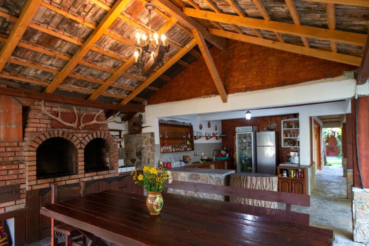 La Livada Villa Greci Екстериор снимка